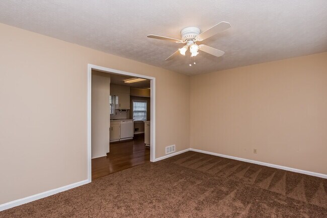 Foto del edificio - 7163 Bluebird Ln