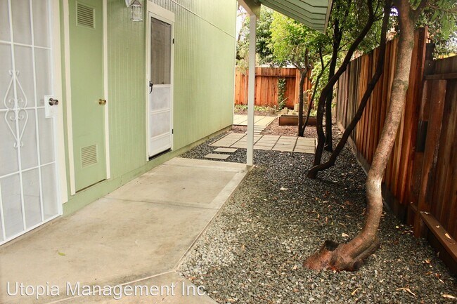 Foto del edificio - 2 br, 1.5 bath House - 2735 Marin Street