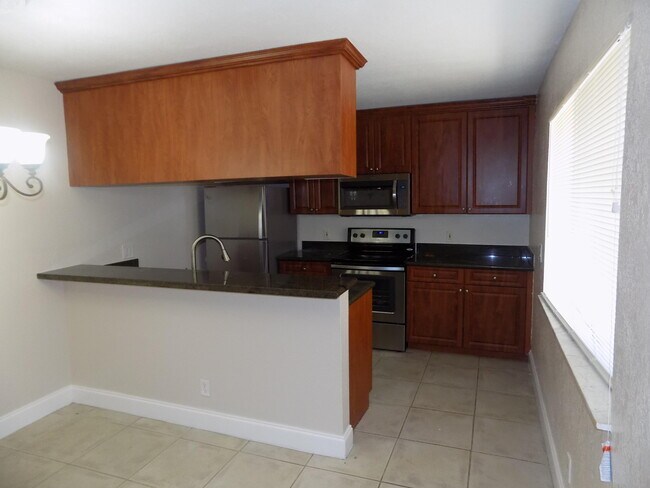 Building Photo - 2124 Catherine Dr