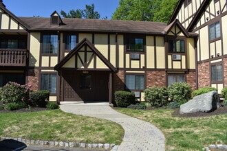Building Photo - 24 Teresa Pl