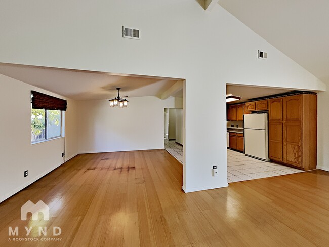 Building Photo - 40464 Ditmus Ct