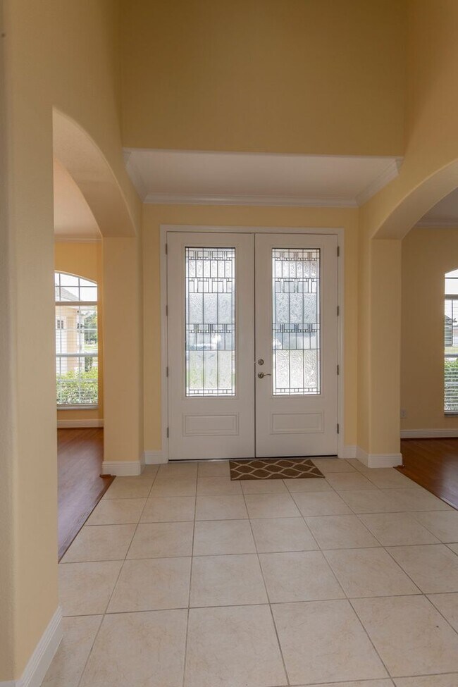 Foto del edificio - BEAUTIFUL 5 Bedroom/4 Bath Home Located in...