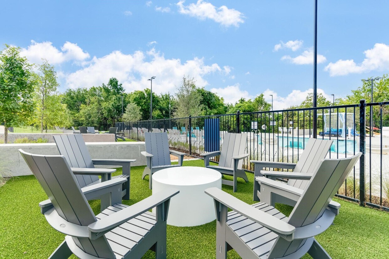 Primary Photo - 1892 Bernard St