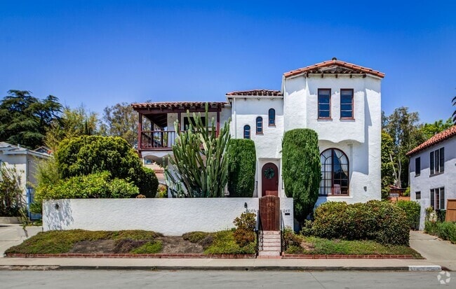 Building Photo - 2433 W Silver Lake Dr