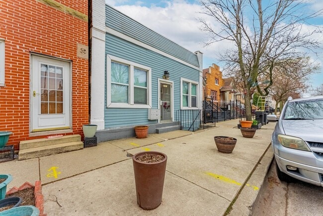Building Photo - 2107 W Cullerton St