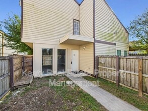 Building Photo - 201 Fox Run Ave