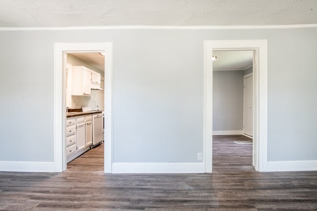 Building Photo - 1005 Greens Lake Rd