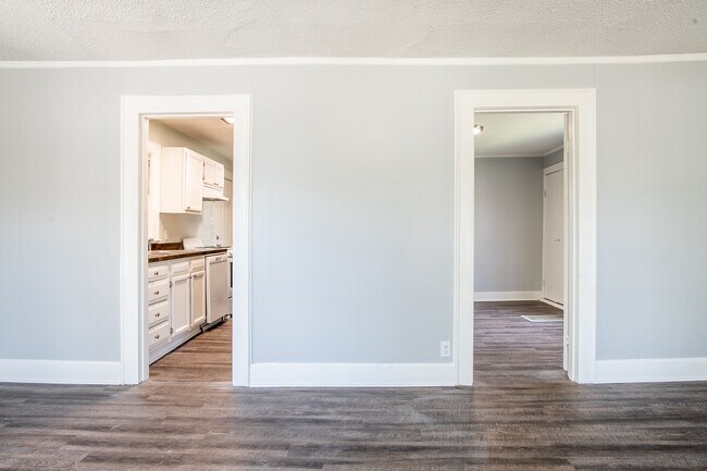 Foto del edificio - 1005 Greens Lake Rd