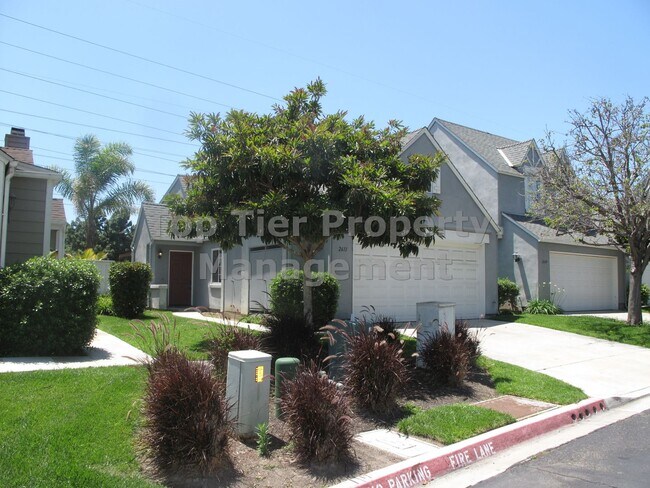 Foto del edificio - ****Beautiful 2 bed/2 bath Townhouse in Carlsbad - Great Location - Available 06/21****