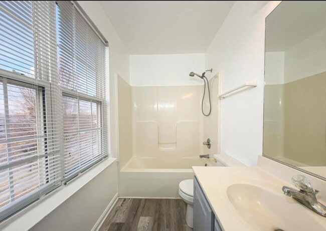 Second bathroom - 8153 Telegraph Rd