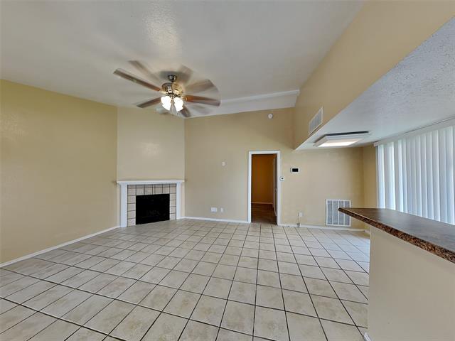 Building Photo - 422 Dollins St