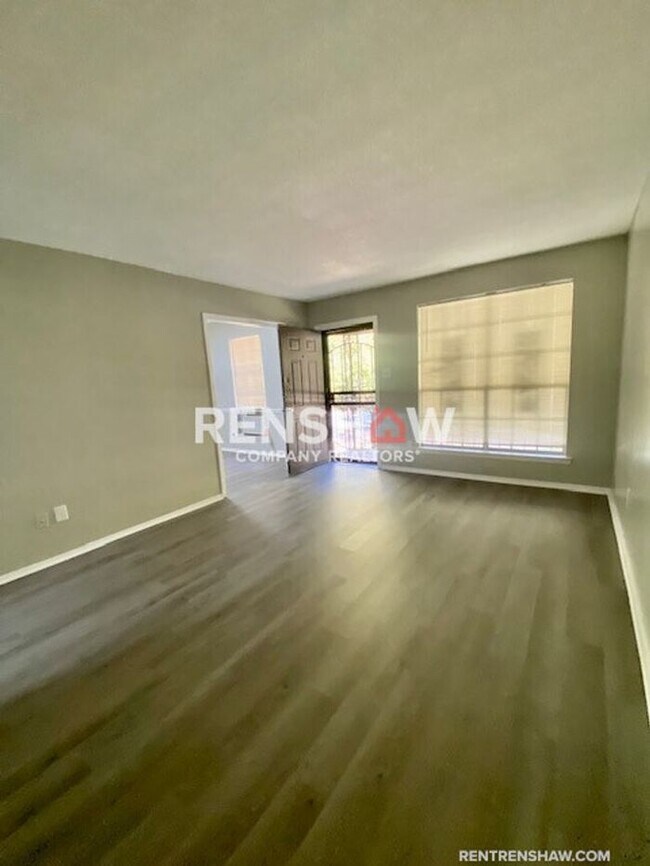 Building Photo - Corner Unit Duplex in Whitehaven Park East...