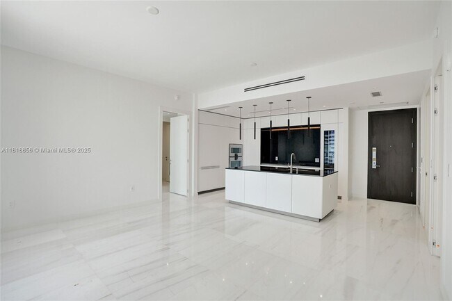 Building Photo - 300 Biscayne Blvd Way