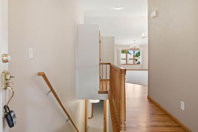 Foto del edificio - 4 Bedroom 3 Bathroom Duplex in Emerald Glen