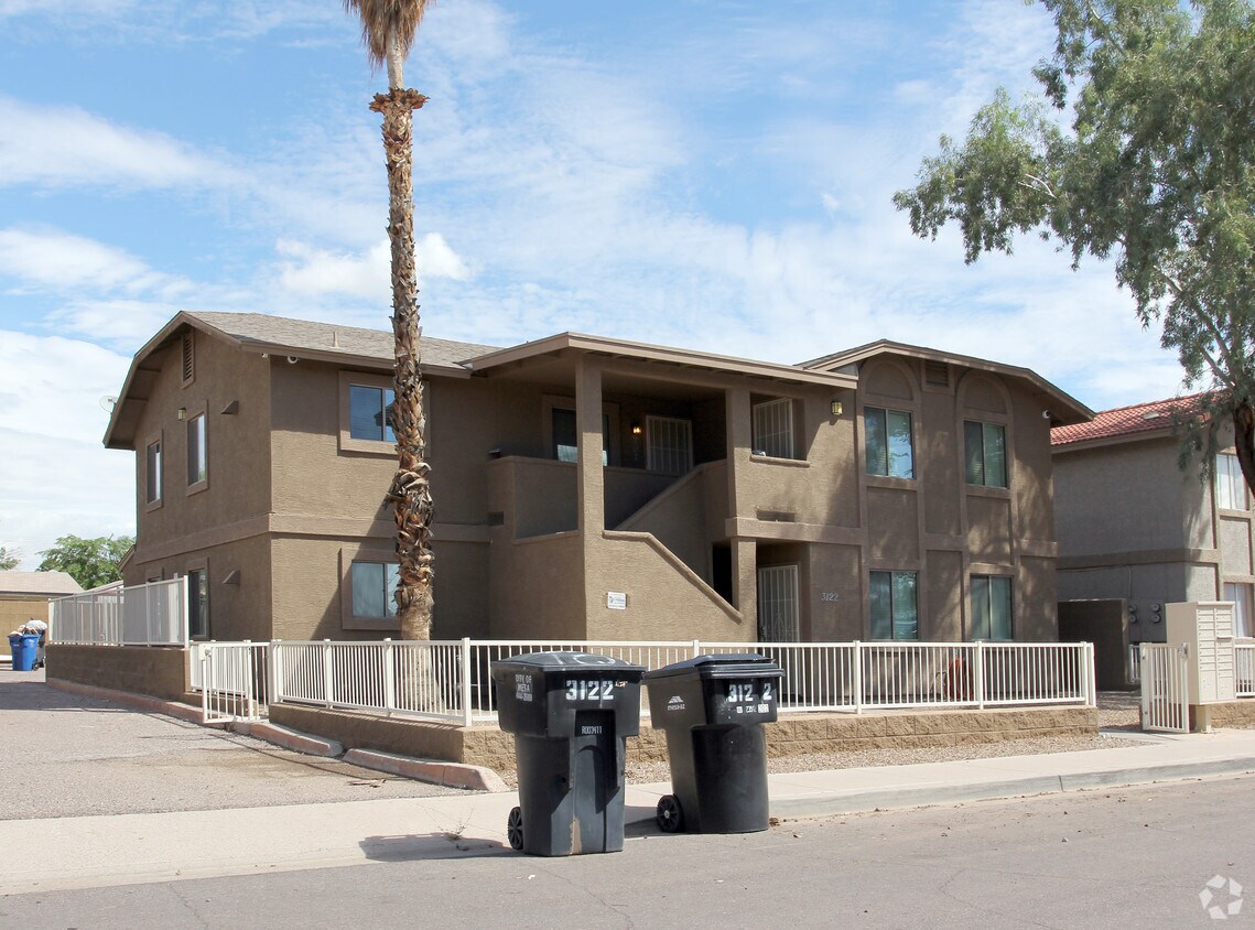 Primary Photo - 3122 E Cicero St