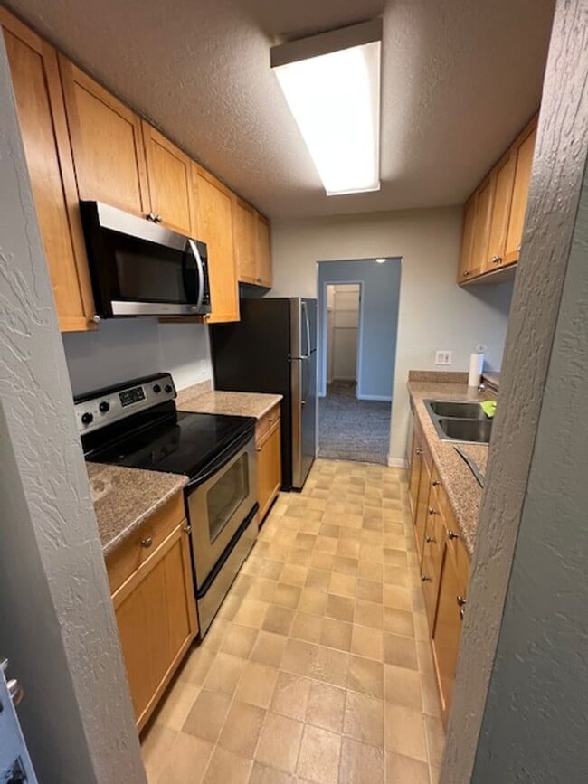 Building Photo - 1085 Murrieta Blvd