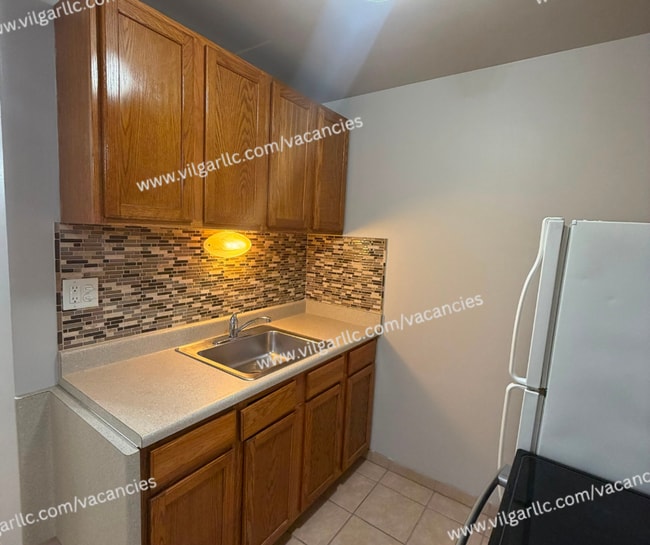 Building Photo - 8841 Schneider Ave