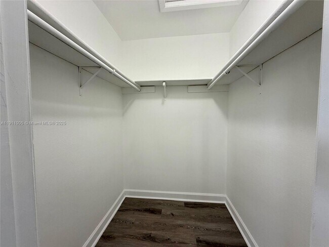 Foto del edificio - 3988 NW 87th Ave