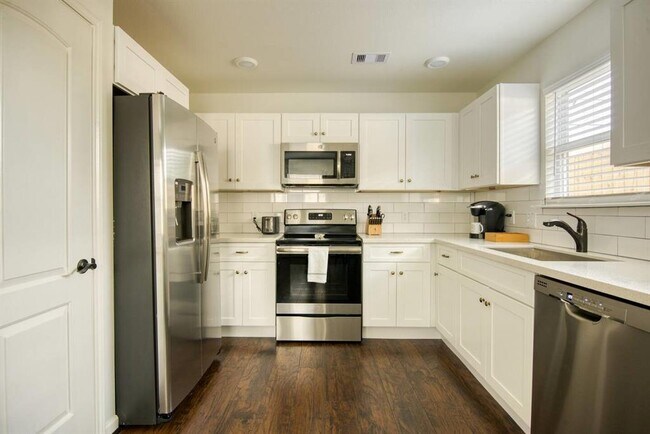 Foto del edificio - 2212 Rosewood St