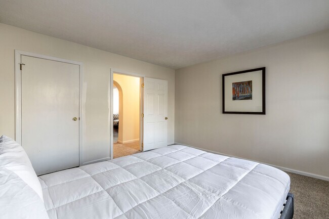 Building Photo - 222 Thurman Ave