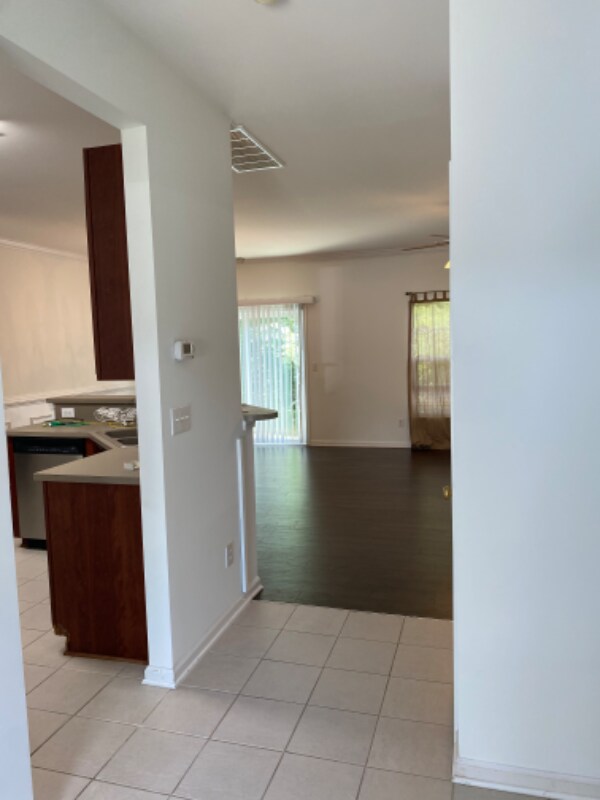 Foto del edificio - 8742 Appledale Dr