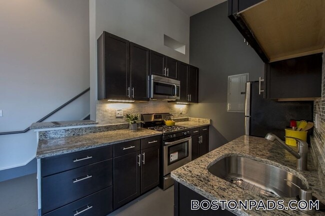 Building Photo - 160 E Berkeley St