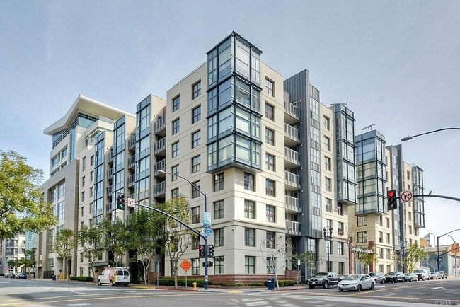 Foto del edificio - "Urban Oasis: Spacious 1-Bedroom with Granite  Finishes in Downtown San Diego"