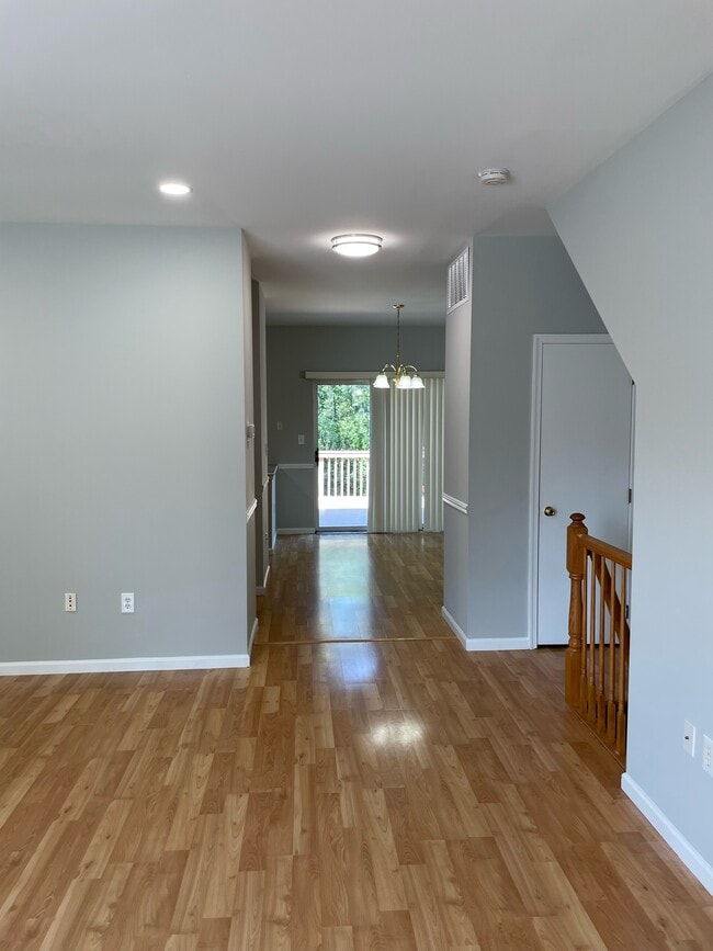 Foto del edificio - 101 Cranbrook Ct