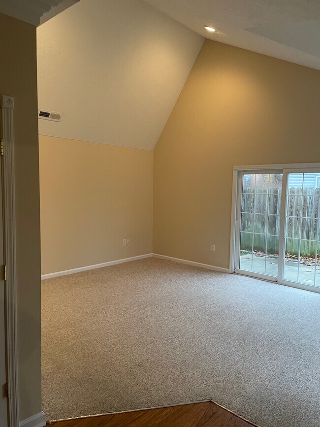 Foto del edificio - 11032 Central Ave