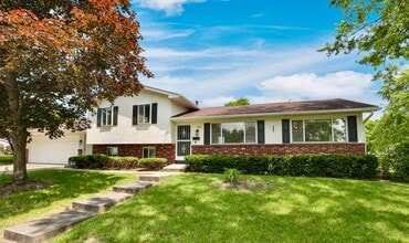 Building Photo - 3150 Vauxhall Dr