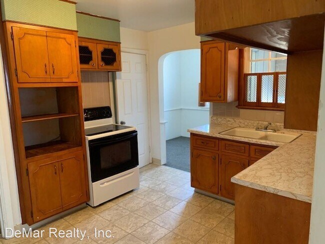 Building Photo - 3 br, 1.5 bath House - 110 Hollywood Ave