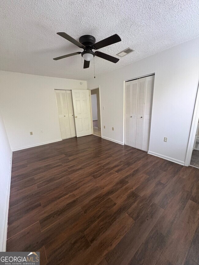 Foto del edificio - 502 Chateau Cir