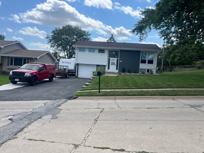 Foto del edificio - 9223 Ames Ave