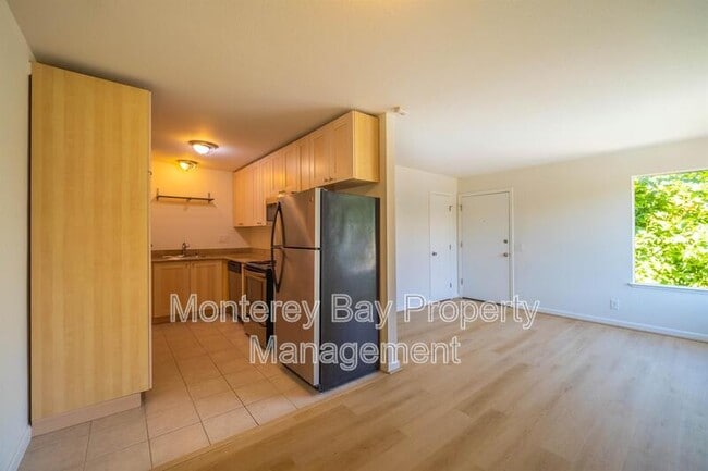 Building Photo - 820 Casanova Ave