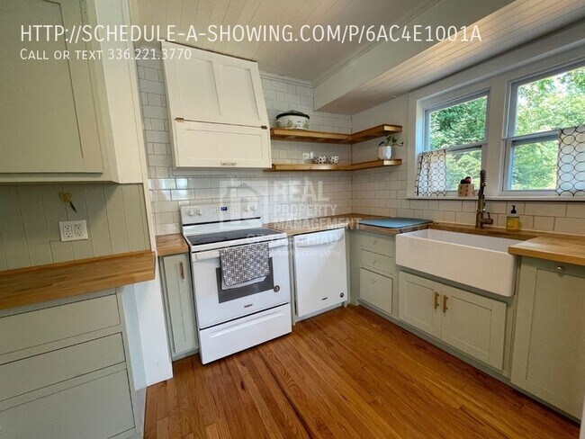Building Photo - Adorable Three Bedroom, Two Bathroom Cotta...