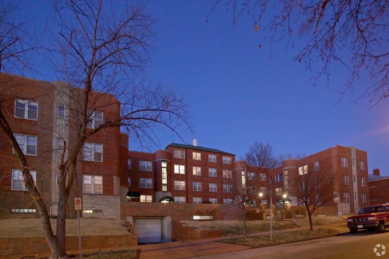 Foto del edificio - Devonshire Courtyard Apartments