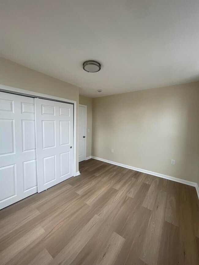 Building Photo - 5616 Hudson Ave