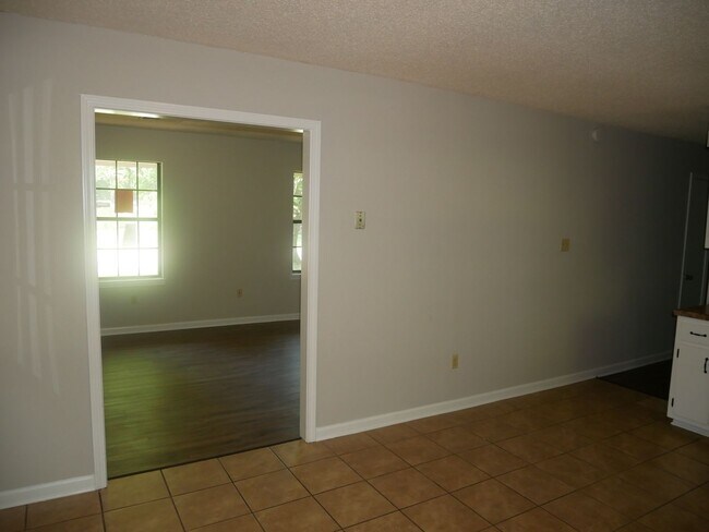 Foto del edificio - ****JUST REDUCED****5202 Haynes Dr Horn La...