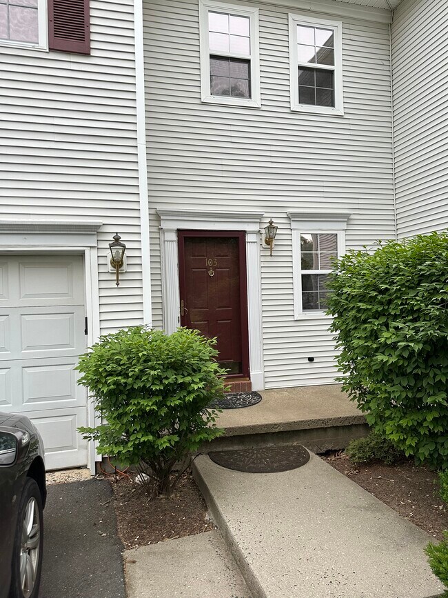 Building Photo - 103 Canterbury Way