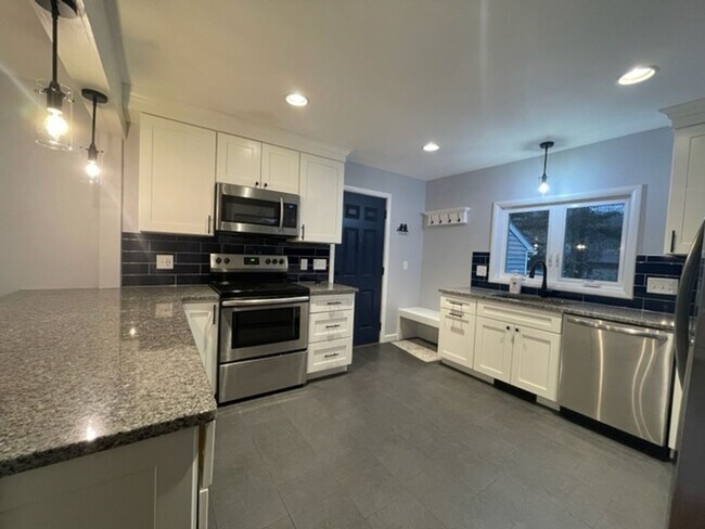 Foto del edificio - 138 Pine Grove Dr