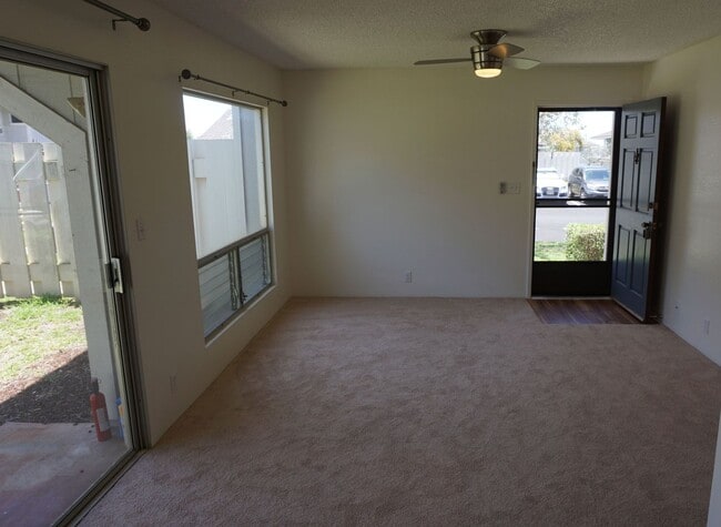 Building Photo - 2 Bedroom, 1 Bath in Waipio Gentry