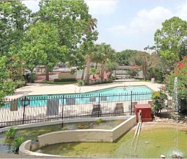 Foto del edificio - 9365 Pagewood Ln