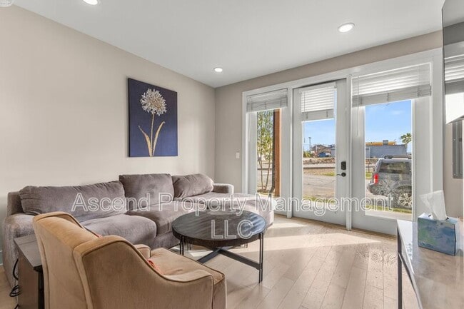 Photo - 3155 St Elmo Ave Townhome