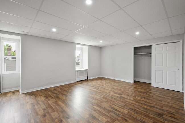 Building Photo - 346 39th St