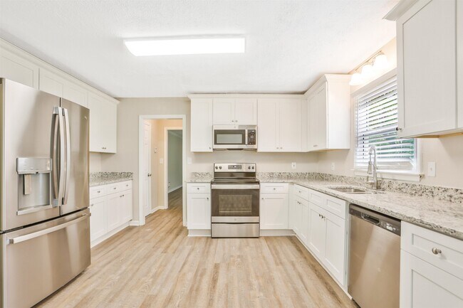 Building Photo - 6441 Laural Bend