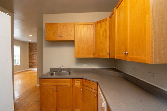 Building Photo - 4117 N Paulina St