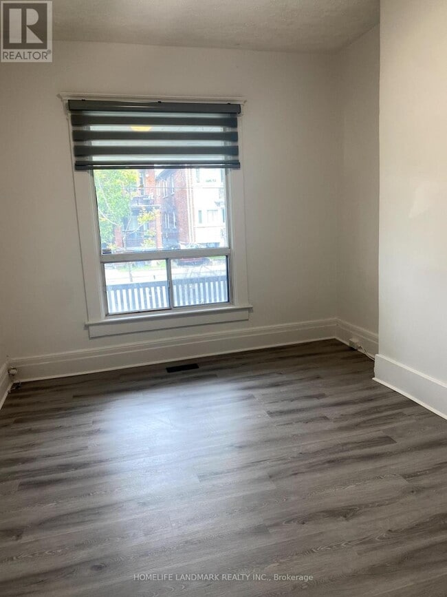 Photo du bâtiment - 1067 Dovercourt Rd