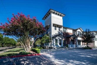 Building Photo - Laurel at Lake Highlands