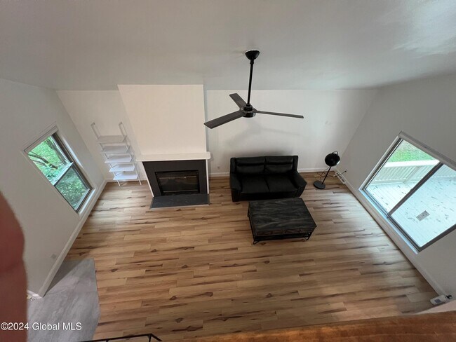 Foto del edificio - 161 Thimbleberry Rd