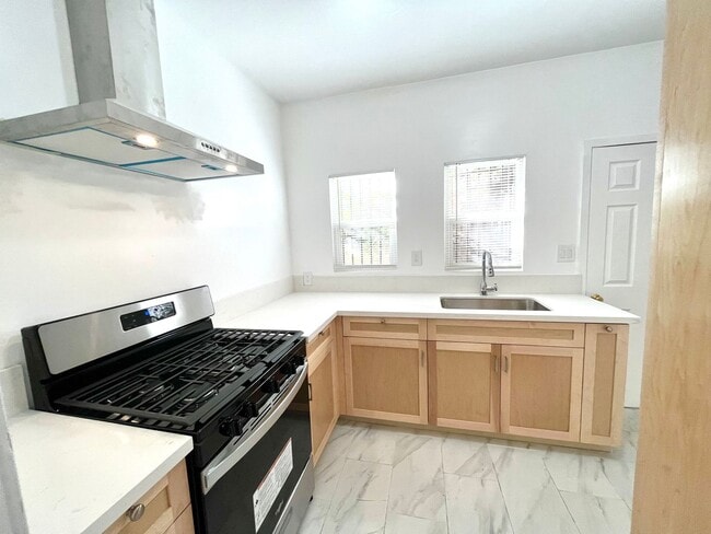 Foto del edificio - BELLA APARTMENTS: Beautiful Studio - 1 Bath